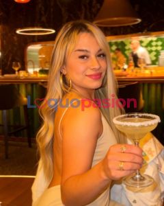YESSICA JOVEN Y EXOTICA TRANS COLOMBIANA PLACER PARA TI